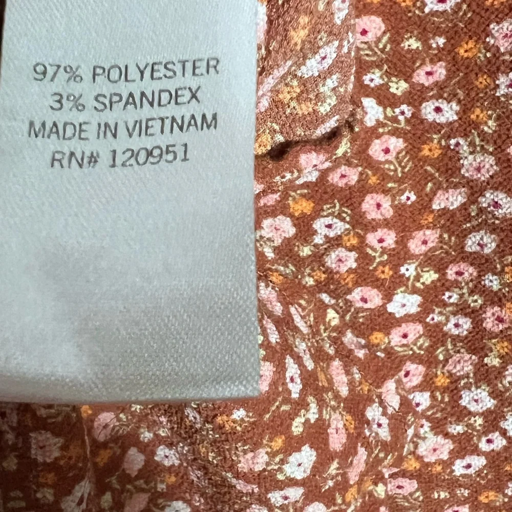 SO SHORT SLEEVE BLOUSE BROWN WITH FLORAL DESIGN SIZE XL - Picture 3 of 9